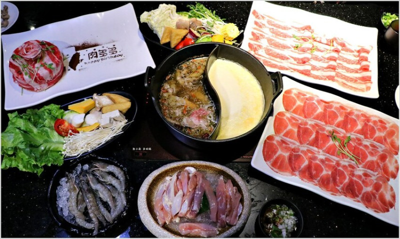【高雄】肉多多火鍋 高雄三多店‧299元吃到飽方案 肉品大份量大肉盤，爆炒蒜頭蛤蠣雞湯鍋爆炒香料超開胃