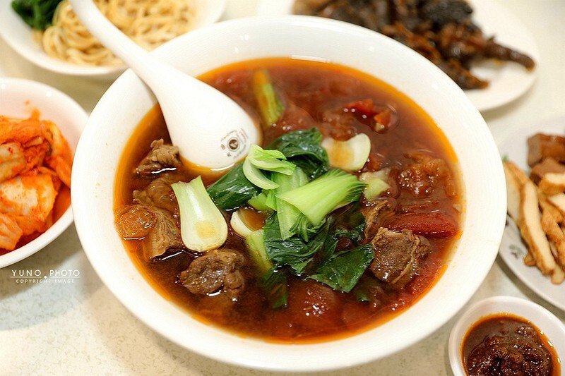 隱藏巷弄連招牌都沒有 超級隱藏版飄香一甲子川味小館！老饕必點番茄牛肉麵｜四川蜀渝小吃