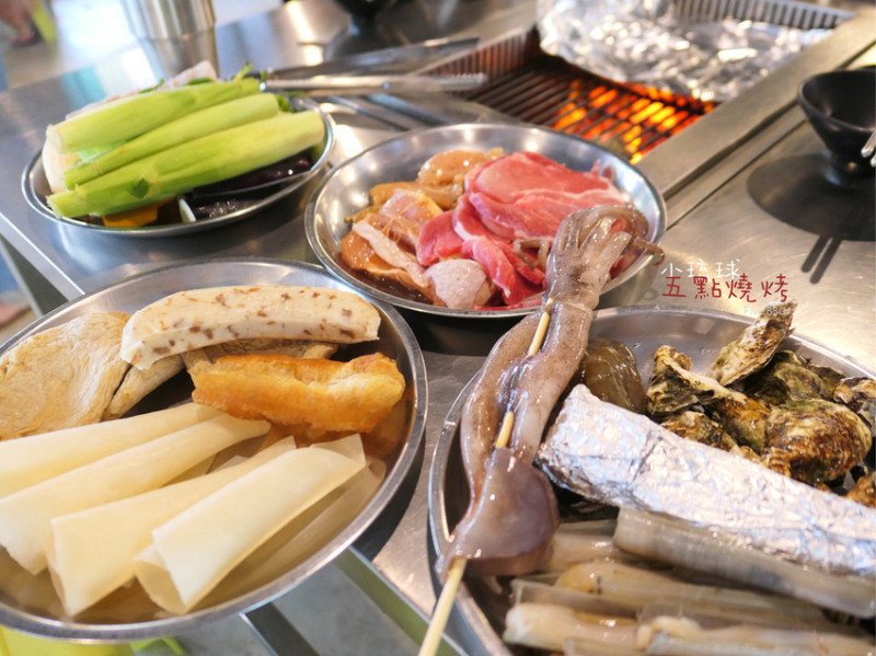 屏東琉球—小琉球五點燒烤｜牡蠣竹蟶超狂海鮮吃到飽 五百還有找｜美人洞