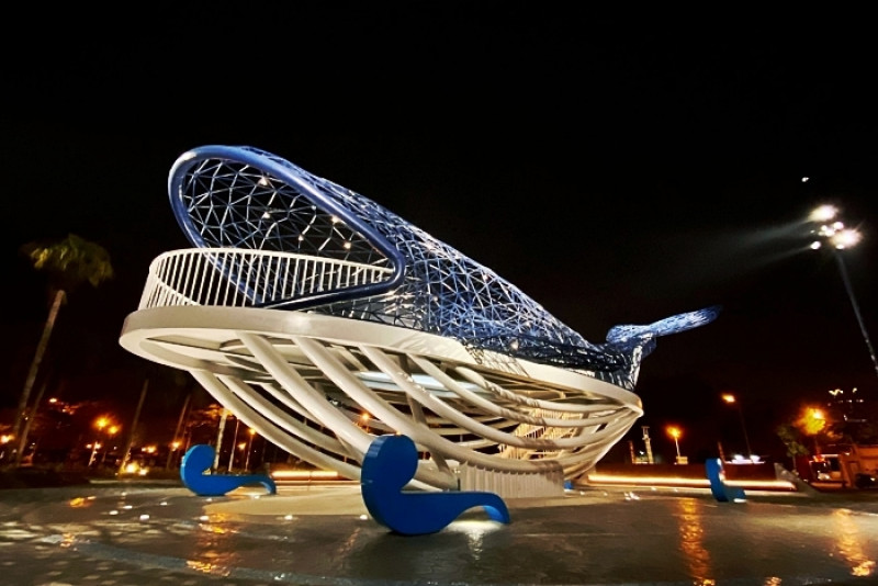 台南景點⎮大魚的祝福X大魚星光牆。夜晚限時點燈超夢幻，兩大熱門打卡地標，讓你拍好拍滿。 @捲捲頭 Wonderful 品味。生活