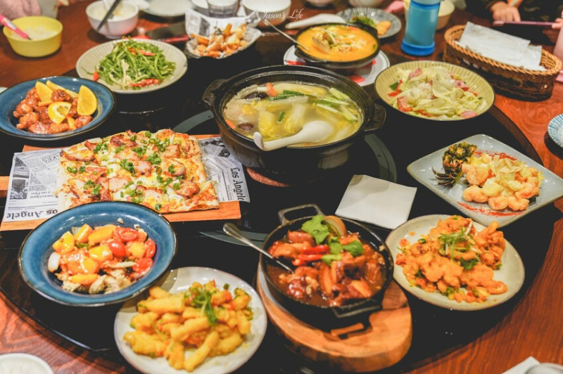 【台中南屯│美食】hechino做茶菜(大墩店)。台中中式料理推薦，融入咖啡廳元素，用餐環境佳，適合聚餐