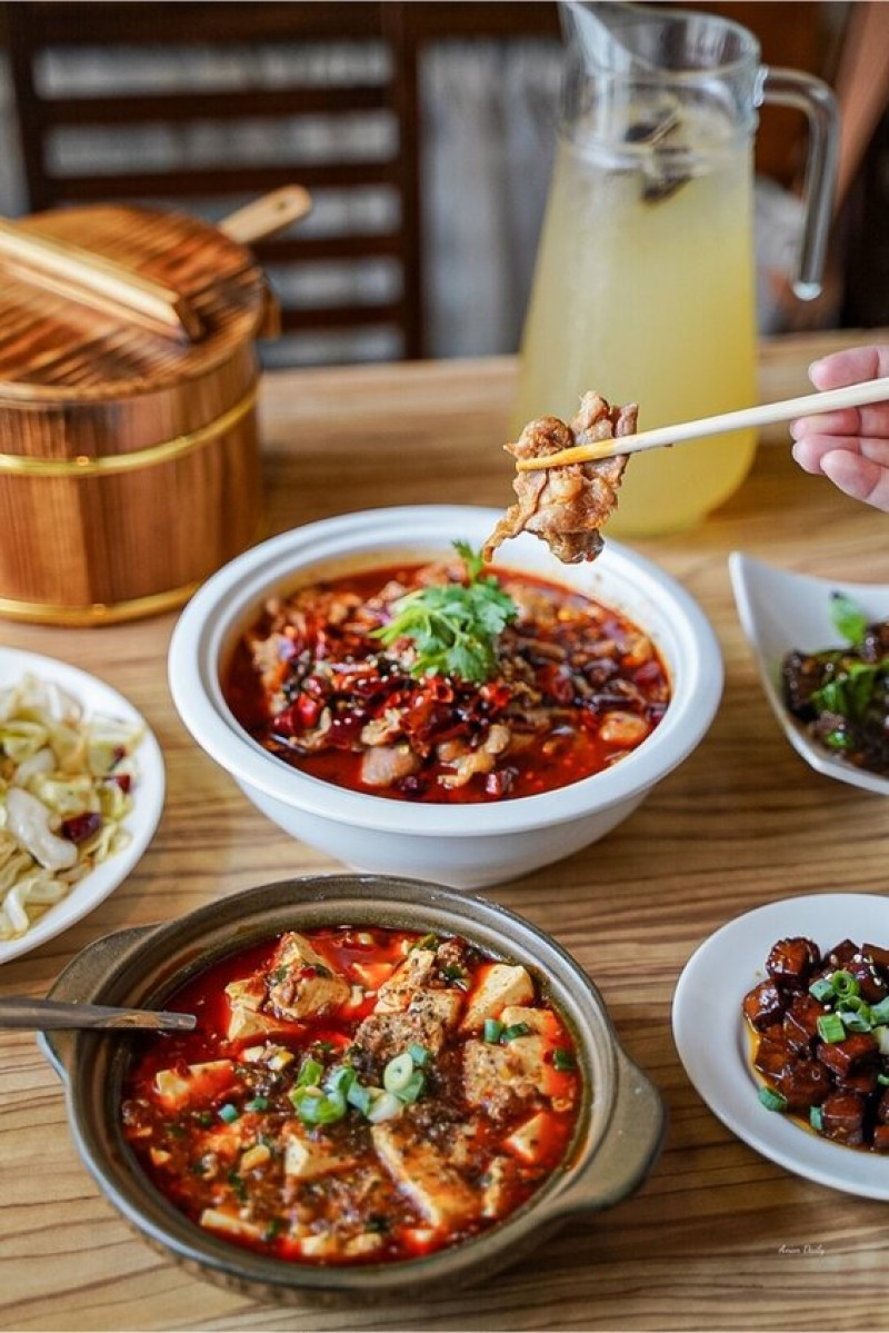 | 屏東美食 |屏東勝利星村園川菜餐廳/有回家吃飯的感覺每道都好吃/想家的家（橘之花川菜）