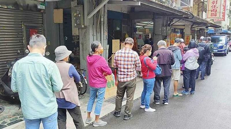 【台北美食】阿財彰化肉圓｜還沒有中午１２點就賣光光的爆人氣肉圓店