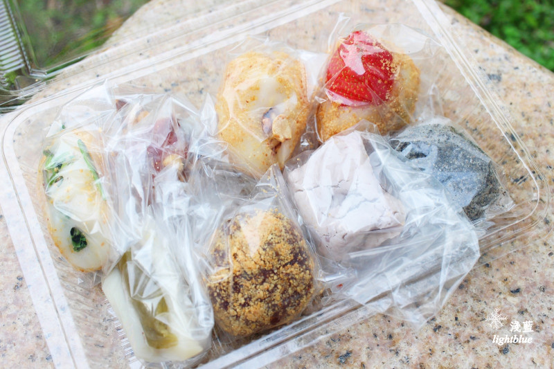 [ 南京復興站美食 ] 淺藍 × 黑麻糬 遼寧美食街～現點現做多達三十餘種口味的好吃麻糬，還有季節限定草莓大福