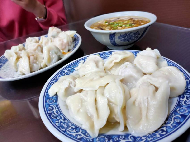 松江南京美食。豪季水餃專賣店  大顆美味豬肉蝦仁水餃  午餐推薦不沾醬的美味