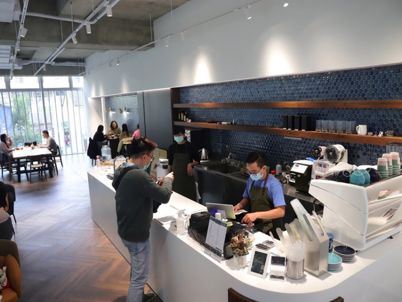 OC Blooming To Go / 好喝至上 台南樹林店：台南豪宅內的韓系網美咖啡店.熱拿鐵平價好喝還有美美的拉花｜台南咖啡店推薦 - 進食的巨鼠