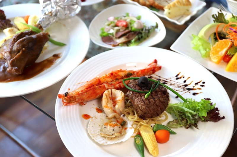 M&M音樂廚房：隱藏在台南巷弄百年老屋內的美味法式料理餐廳，玫瑰花園外觀，讓你如同走入桃花源｜提早預約用餐享有6折起超優惠價.當週壽星5折優惠/台南音樂餐廳/台南聚餐餐廳推薦/台南老屋餐廳 -