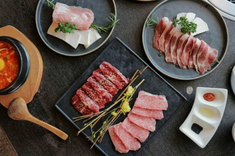 【101景觀高樓餐廳】虎三同韓食燒肉餐酒》和牛高C/P商業午餐！捷運市政府・遠百信義A13