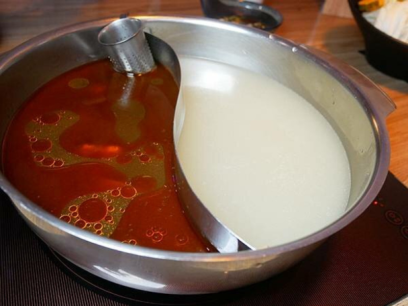 【台北市/美食】自已調配的麻辣湯底！不含牛油吃起來好清爽~玻璃瓶飲料、霜淇淋通通無限量供應！撈啥 鍋物