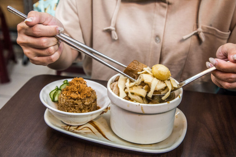 台北市萬華區蒸好吃佛跳牆｜料都滿出來惹！超佛心佛跳牆料超多便宜到不可思議！
