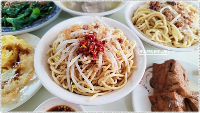 景興古早味║傳承第二代古早味炒麵、滷肉飯，特推嘴邊肉柔軟好吃、特製辣醬必加涮嘴！！