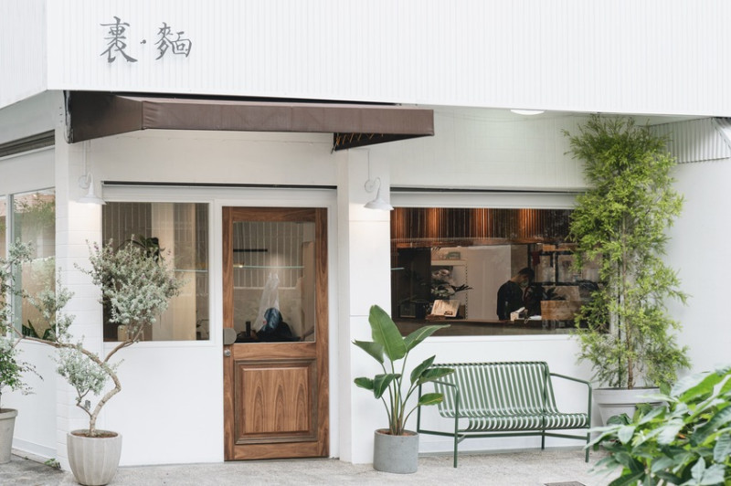 高雄，楠梓區｜裹麵｜以時光編織的第五間小憩，讓賞味期限在此定格｜高雄牛肉麵
