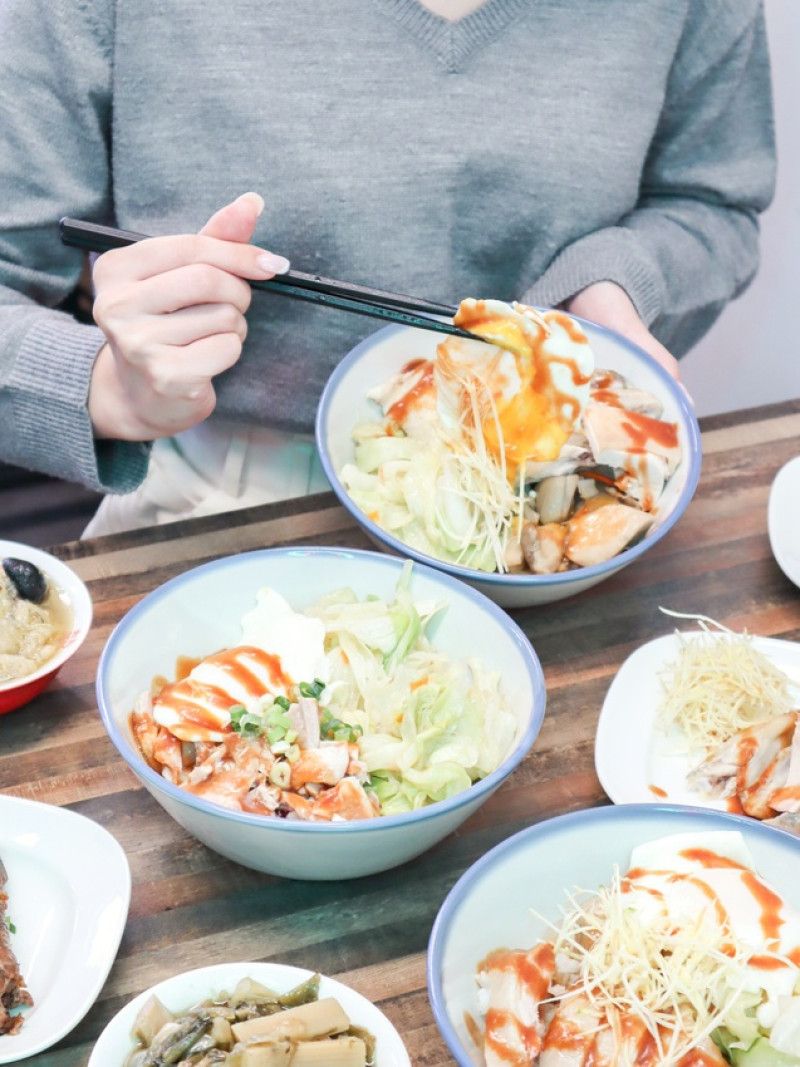 [ 新北美食 ]囍記雞肉飯專門店-汐止新開幕好吃的雞肉飯！澎湃大碗公上桌還有花雕雞麵～
