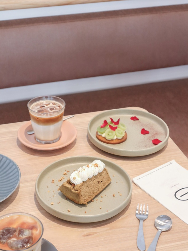 [ 台北美食 ]勺日 Zhuori-忠孝復興新開幕木質風格咖啡廳！主打輕食、咖啡、甜點