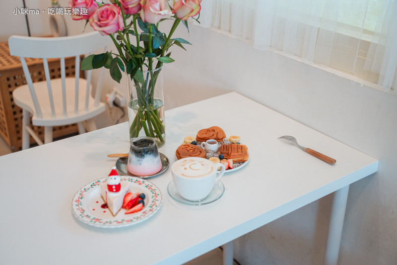 Cafe Perse珀舍咖啡  ▏純白的韓風咖啡廳 還有店貓陪你玩。史努比系列鬆餅、飲料也太可愛 自拍10回合沒問題啦。中壢美食 / 內壢下午茶