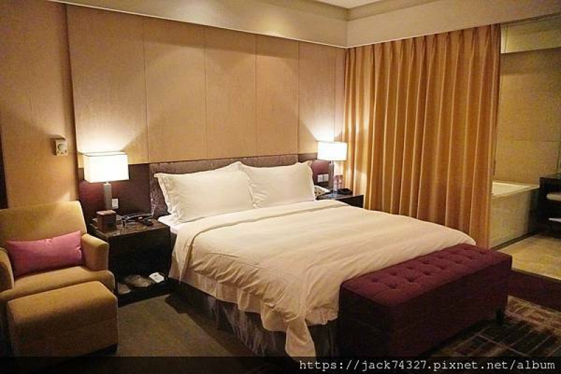 {台北住宿}台北親子友善住宿：「天閣酒店-信義館」免費停車，走路5分鐘到捷運站，15分鐘到信義新光商圈。房間舒適寬敞間間有浴缸，還有提供親子住宿三寶