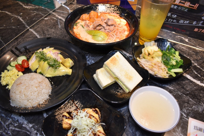 潮星州海南雞飯（信義誠品店/亞東店/徐匯廣場）。百貨美食街美食。正統的海南雞飯