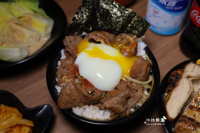 三重燒肉丼/為了這一碗還沒開始營業就來報到『牛丁次郎坊』120元起霜淇淋.雞白湯.冬瓜檸檬無限供應