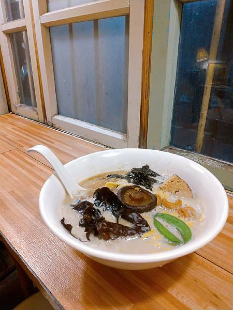 【北捷｜公館美食】幸福豆雲｜寫蔬計畫018｜小巷裡的幸福味，來碗清爽系豆乳拉麵，還有20種有機手作豆花