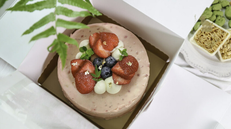 台中龍井｜沐軒烘焙坊季節限定  莓果軟蛋糕-就是要這麼粉嫩，2023 伴手禮手工牛嘎糖雪茄蛋捲都迷人