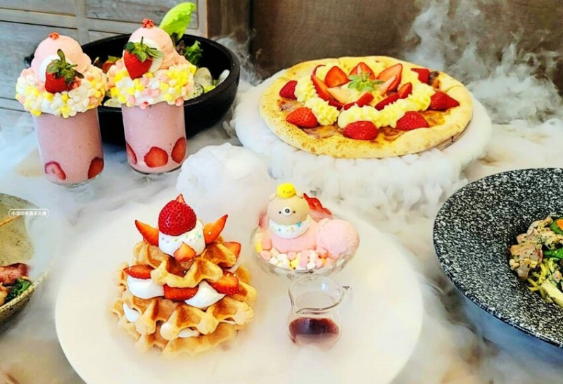 草莓控不藏私！森林系打卡餐廳推3款限定商品，濃情草莓披薩、愛戀草莓鬆餅塔、小莓奶昔，絕對讓女孩爆走尖叫聲！！