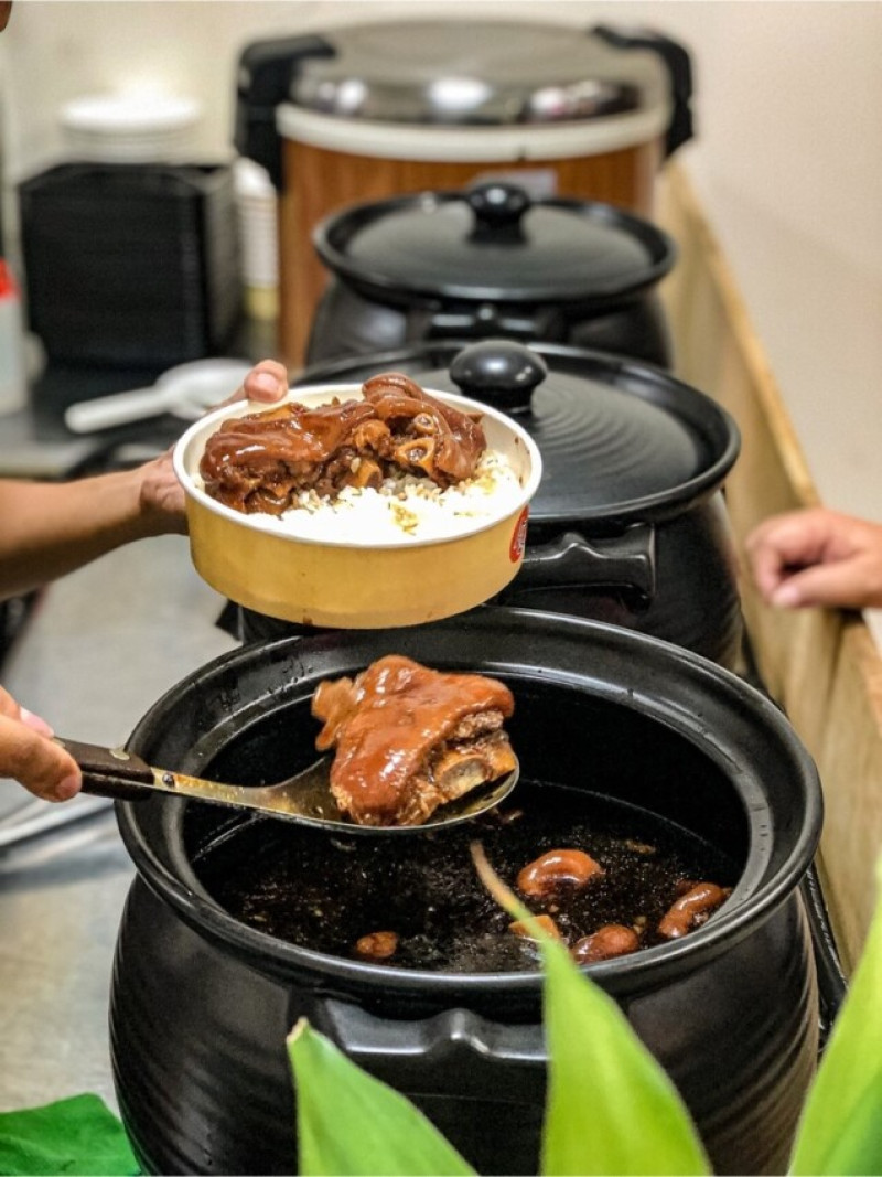 | 高雄美食 |隱藏在鳳山的老滷汁爌肉飯/滷得入味超級下飯/古早魏爌肉飯