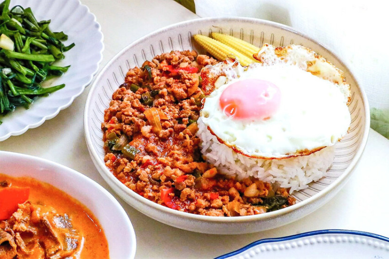 汰汰泰式料理Ｘ胡同。4款咖哩2款泰式料理調理包微波即食，台北宅配美食推薦