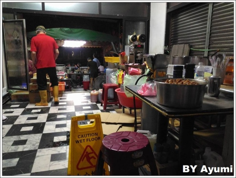 [食記]台南>>一點刈包<<台南知名宵夜店，平價、好吃、必推蛋餅跟冰豆漿        
      