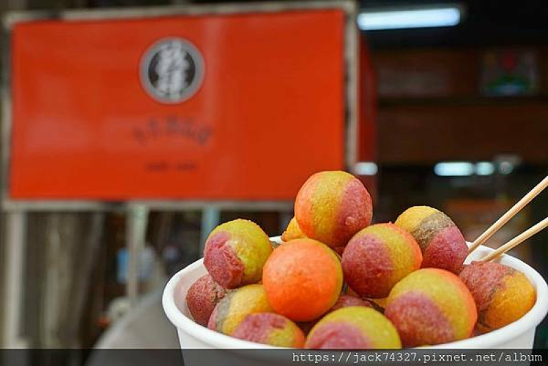 {台中美食}台中最新排隊打卡美食：「玖肆地瓜球」使用天然食材調色製作超夢幻寶可夢地瓜球，外皮酥脆裡面Ｑ彈超美又超美味！