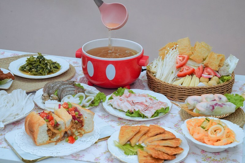 【台中東區│美食】越好吃越南料理-振興店。新開幕越南料理，最夯越式法國麵包，口感驚艷，推推鍋也推薦