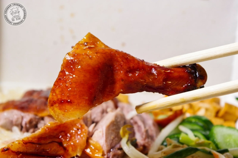 【 一日一便當 ．燒臘 】萬隆地區老字號美味燒臘．多汁鴨腿飯、金牌飯非常推薦．萬隆燒臘便當