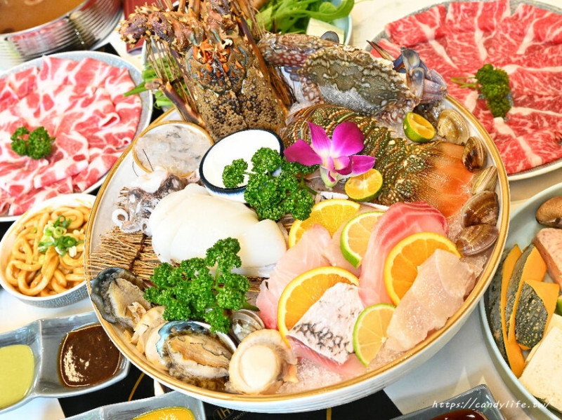 嗑肉石鍋二代店新登場，絕美英倫裝潢，蔬菜自助吧、咖哩烏龍麵、霜淇淋吃到飽，肉品、海鮮再升級！