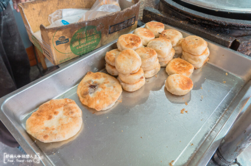 超佛心美食，5元水煎包、5元紅豆餡餅，花5塊錢就能開心吃美食～