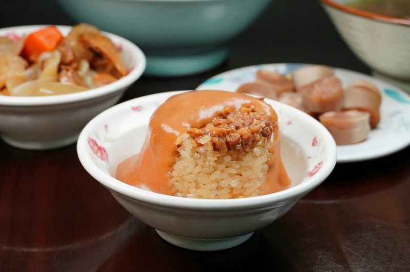 大甲美食生活圈｜阿在筒仔米糕店 傳承四代的老味道 香Q米糕跟芋頭排骨湯必吃 大甲觀光商圈