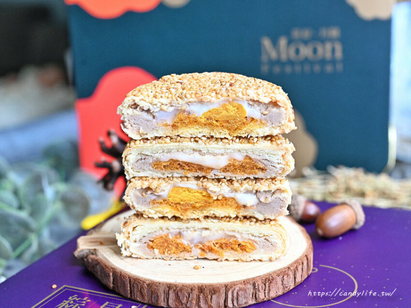 85度C｜超狂中秋月餅禮盒就在85度C，年年熱銷搶購，口味多樣化，甜而不膩，推花好月圓禮盒深受大人小孩喜愛！現在預購還享85折優惠～