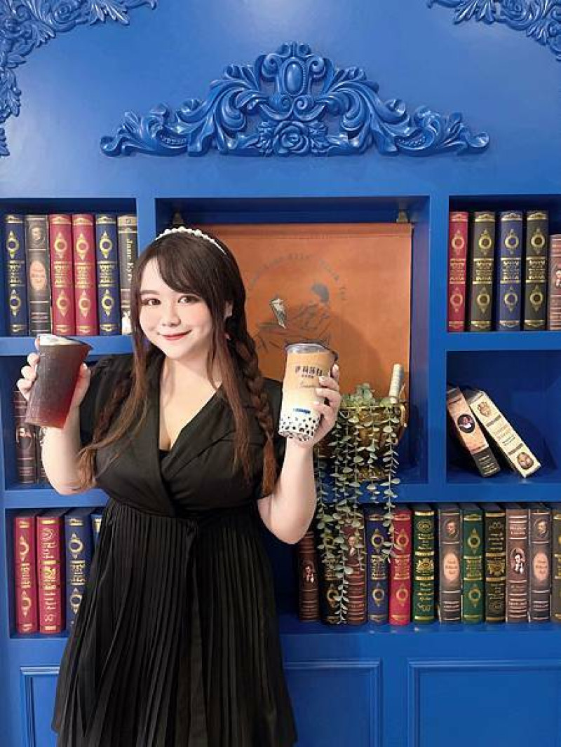 【新北美食】伊莉莎白紅茶書房-中和員山殿〜中和超人氣手搖飲料推薦、外送買十送一～歐式文藝風格、網美打卡飲料店～中和平價下午茶、中和外送飲料推