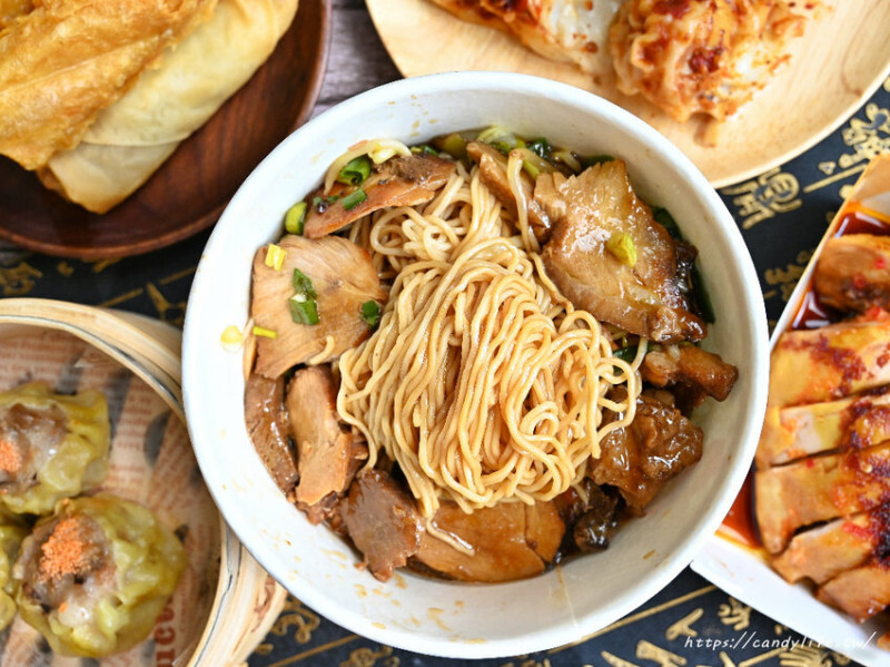 港興餐廳│正港香港人開的港式餐廳，激推海南雞飯，還有春卷及腐皮卷也是人氣必點～