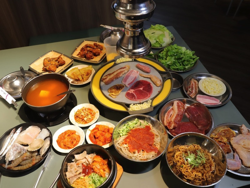 豬頭妹韓式燒肉：新開幕韓式燒肉只要299元起就能燒肉.韓式料理吃到飽/壽星禮.四人用餐當日壽星免費招待.當月九折優待/台南吃到飽餐廳推薦 - 進食的巨鼠