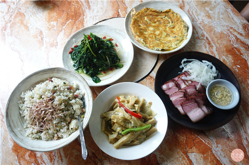 鯉魚潭樹屋餐廳Cikasuan。花蓮鯉魚潭必吃的原住民特色料理，招牌菜色桶仔雞和炭烤魚，寵物友善餐廳!