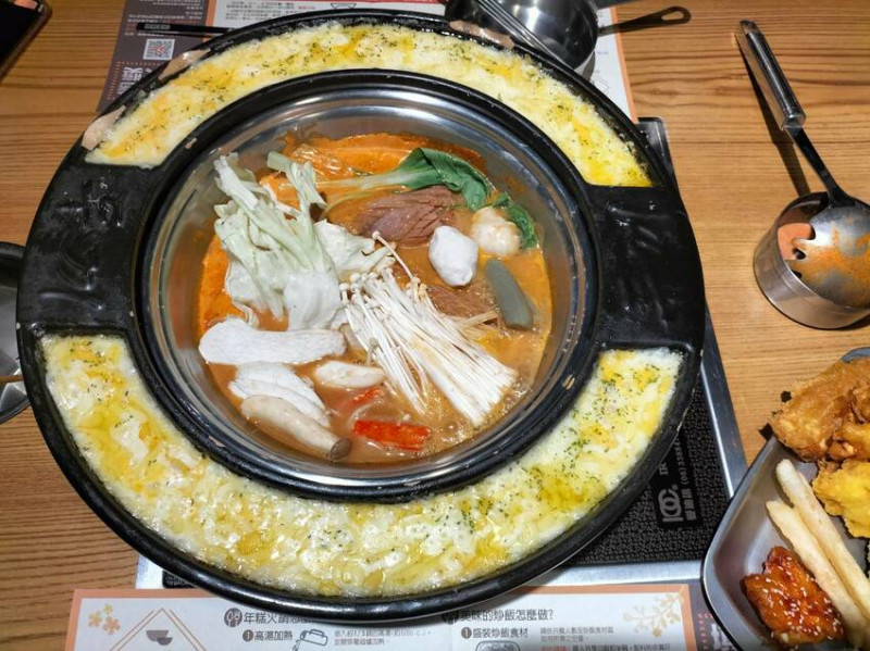 現在也吃的到韓國超夯粉紅醬-嘉義兩餐韓國年糕火鍋吃到飽