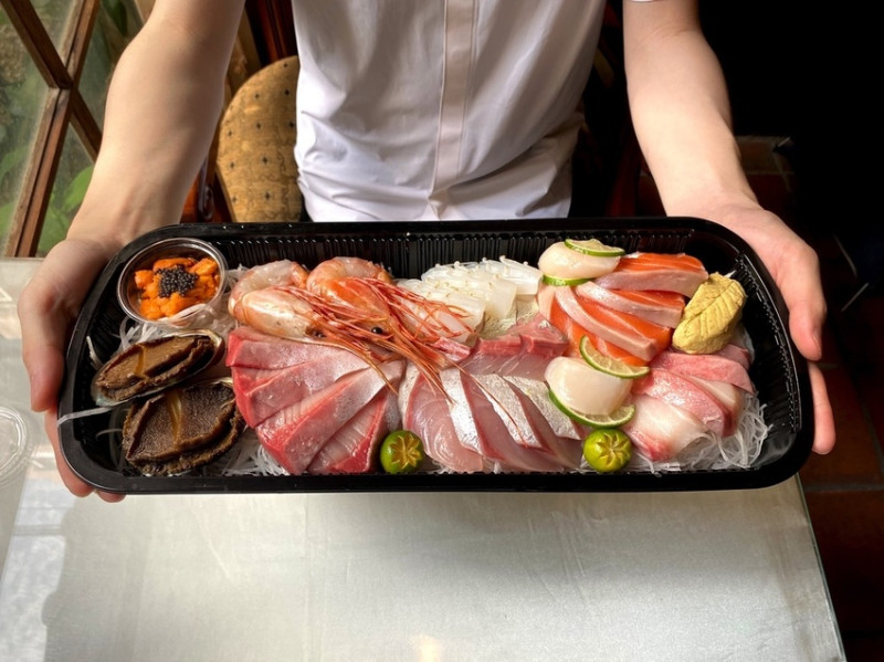 新竹美食。吃 | 實（実在る）生魚片｜超人氣厚切系生魚片就是爽。讓你的味蕾享受大海的味道