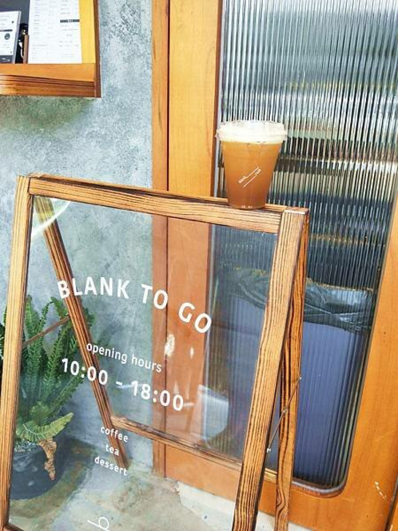 美食【台中市。留白計畫 blank plan】沈浸式體驗空間｜結合茶藝、品酒、咖啡｜不定期主題展覽