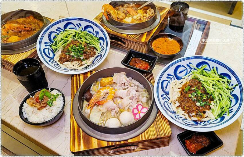 新開幕！！道地酸菜白肉鍋，一個人吃也很澎湃，還有濃郁泰式奶奶鍋、招牌雙醬麵，現在在中友百貨美食街也可以吃得到啦！！