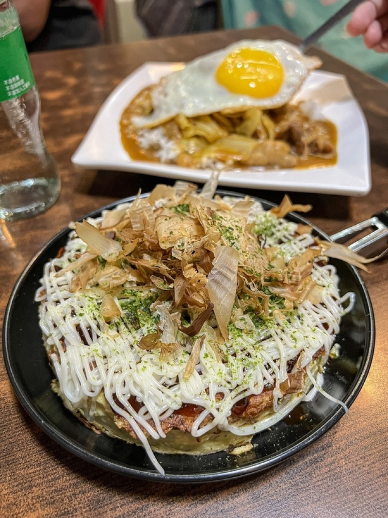| 高雄美食 |新崛江隱藏版美食/相見恨晚的平價大阪燒/一番日式蔬菜煎餅
