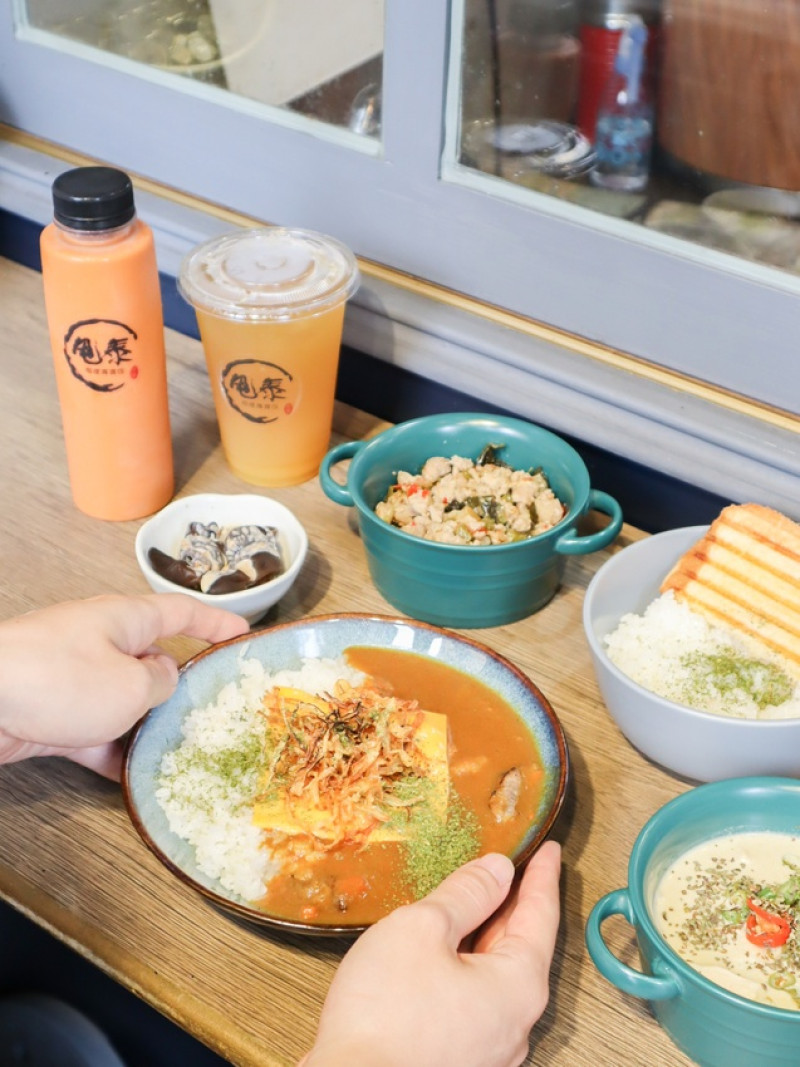 平價咖哩免費續飯續醬！嘉興公園斜對面