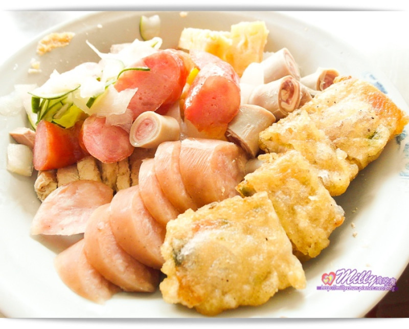 ◆台南府城。保安路美食推薦◆80年老店-阿龍香腸熟肉(黑白切)～台南特有"蛋糕"居然要沾哇沙米吃