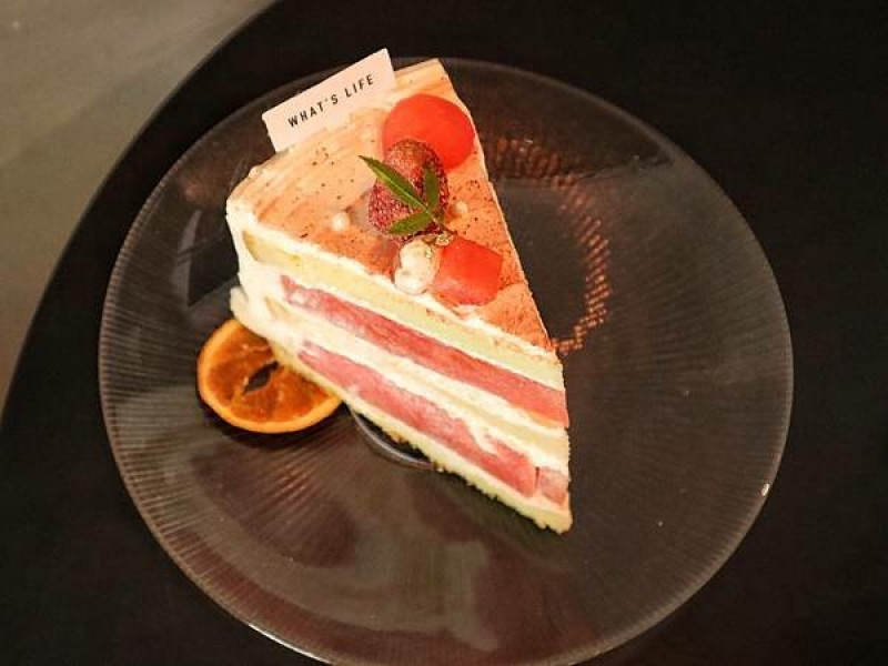 山海工作室What's LIFE｜深色調沈穩咖啡廳，甜點高水準呈現！｜台北中山