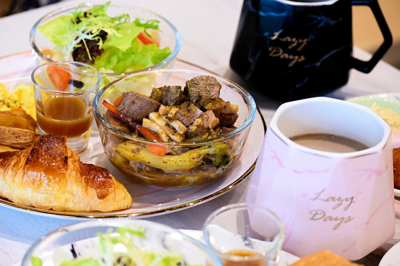 花鹿迷+早午餐。台中北區天津商圈白色系早午餐！健康健身族群友善