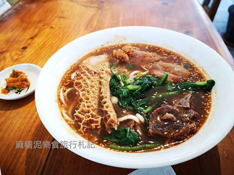 東勢美食，清爽的牛肉湯頭，一人麵店『怒騾子牛肉麵』東勢牛肉麵｜滷味