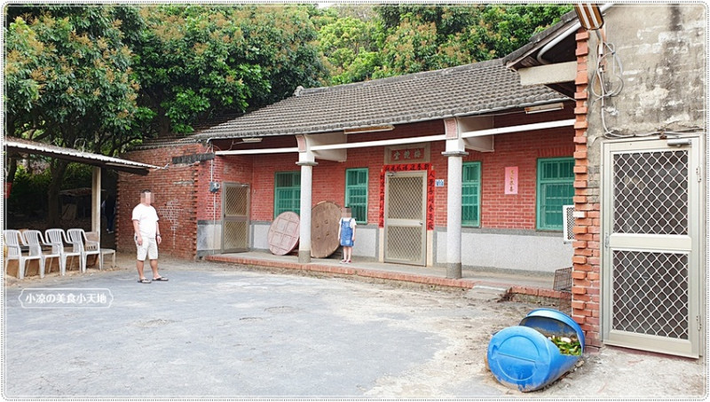 燦汶放山雞║跟著老饕吃好料，超隱密三合院內藏著鄉土料理，白斬雞、炒米粉、山菜、野味通通有，單點合菜任你挑，想吃記得先預訂！！